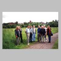 079-1060 Reisegruppe aus Wehlau, Poppendorf, Gruenlinde und Koethen am 26.06.2001 in der Heimat Wehlauer Schanze.jpg